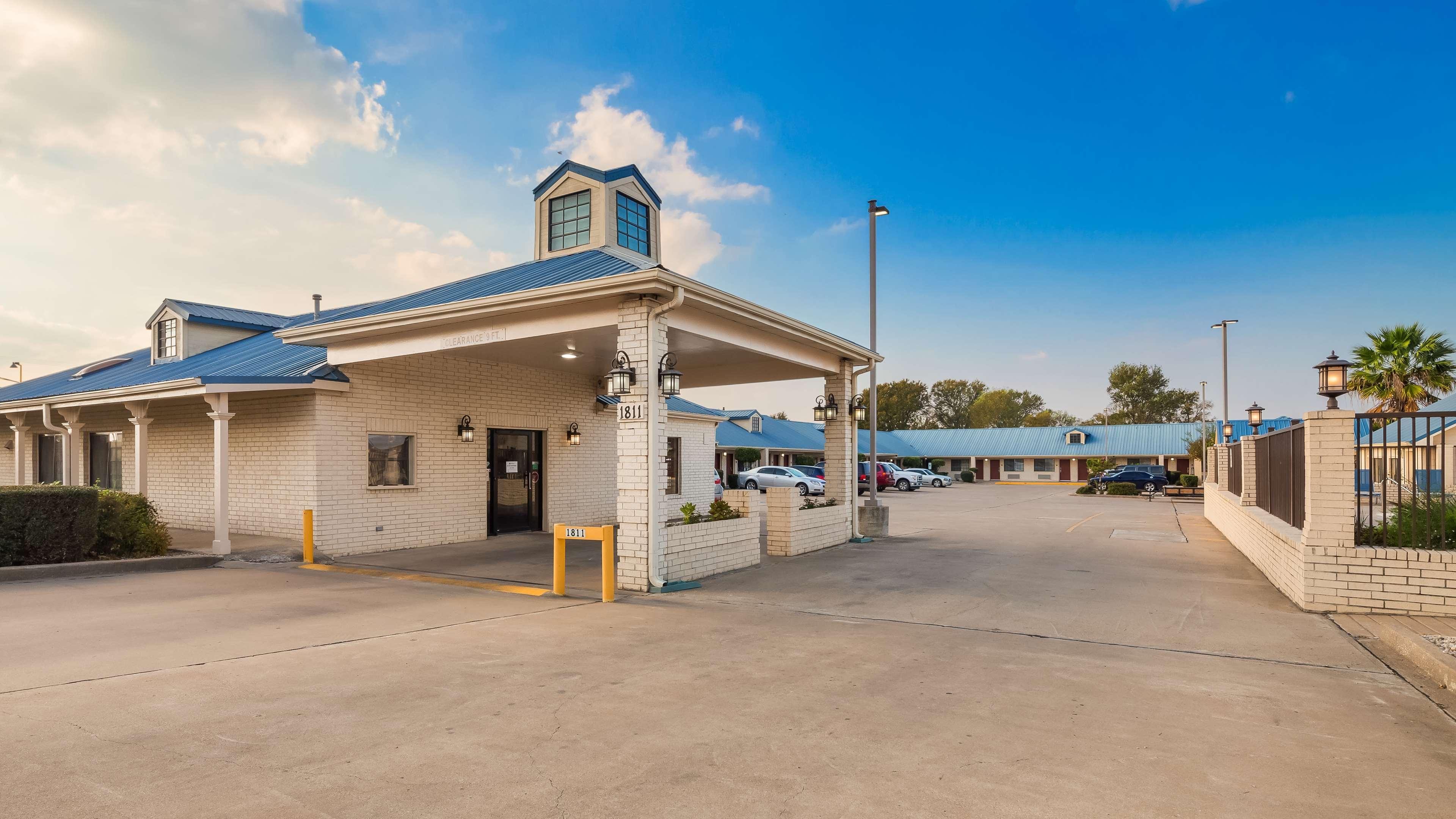Best Western Regency Inn & Suites Gonzales Dış mekan fotoğraf