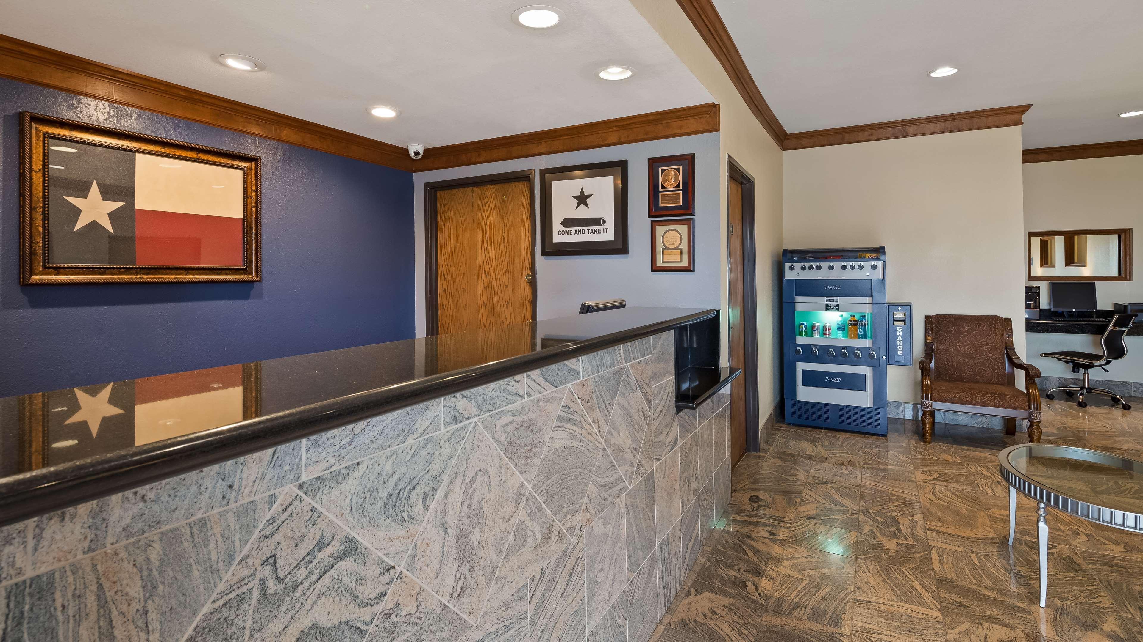 Best Western Regency Inn & Suites Gonzales Dış mekan fotoğraf